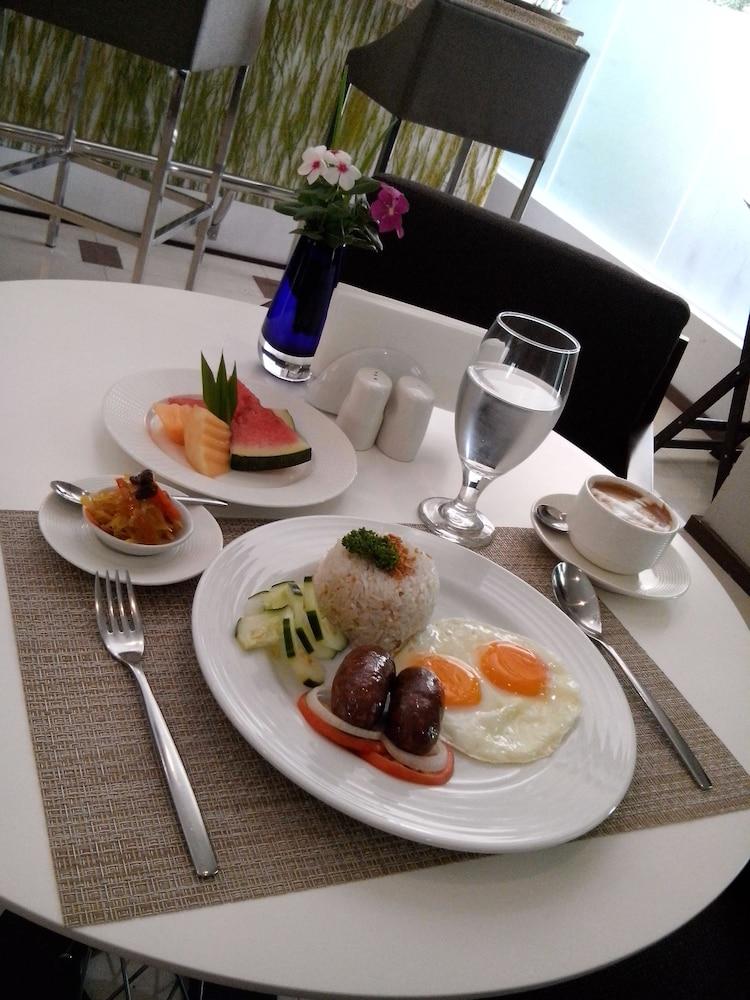 The Harvest Hotel Managed By Hii Cabanatuan City Bagian luar foto