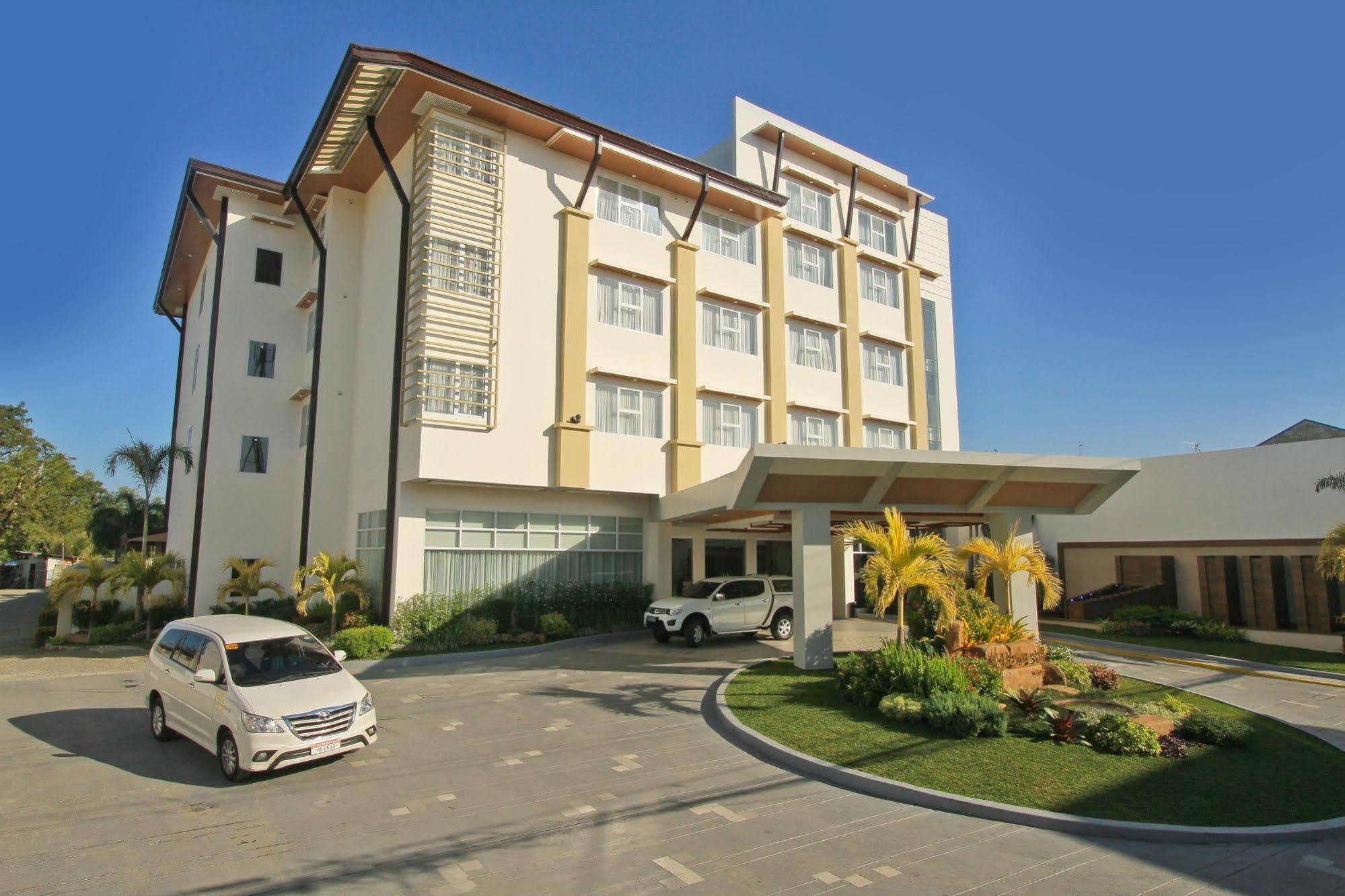 The Harvest Hotel Managed By Hii Cabanatuan City Bagian luar foto